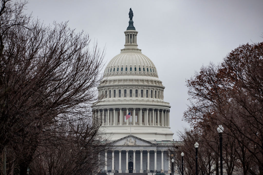 Un cielo nublado cuelga sobre el Capitolio de Estados Unidos el 16 de diciembre de 2019 en Washington, DC. Washington se está preparando para que la Cámara de Representantes