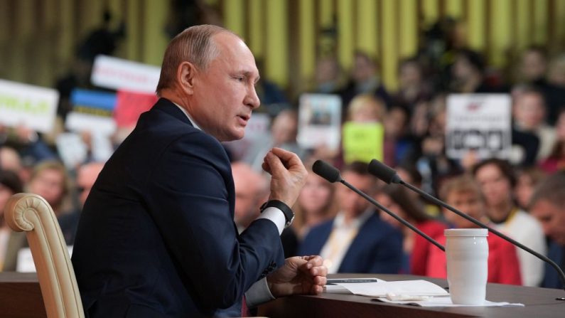 El presidente ruso Vladimir Putin, habla durante su conferencia de prensa anual en Moscú el 19 de diciembre de 2019.  (Foto de ALEXEI DRUZHININ / AFP a través de Getty Images)