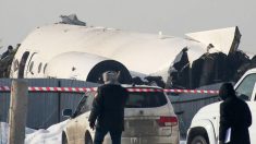 Al menos 15 muertos al estrellarse avión de pasajeros en Kazajistán