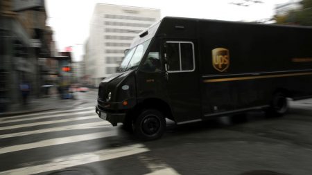 Identifican al conductor de UPS que murió durante el tiroteo en Florida, era su primer día de trabajo