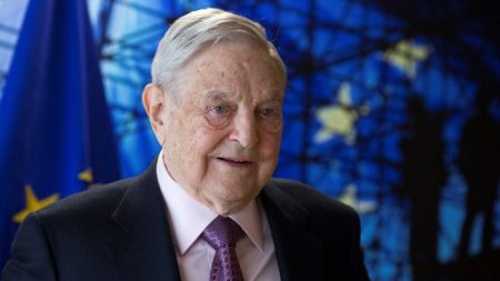 Funcionario húngaro advierte sobre plan multimillonario de Soros para red mundial de universidades