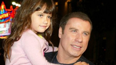 Ella Bleu, filha de John Travolta, está crescida e segue os passos do pai para atuar