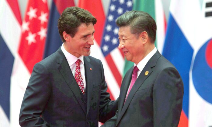 O primeiro-ministro Justin Trudeau e o líder chinês Xi Jinping se cumprimentam durante a recepção oficial na Cúpula de Líderes do G20 em Hangzhou, China, em setembro. 4 de 2016 (The Canadian Press / Adrian Wyld)