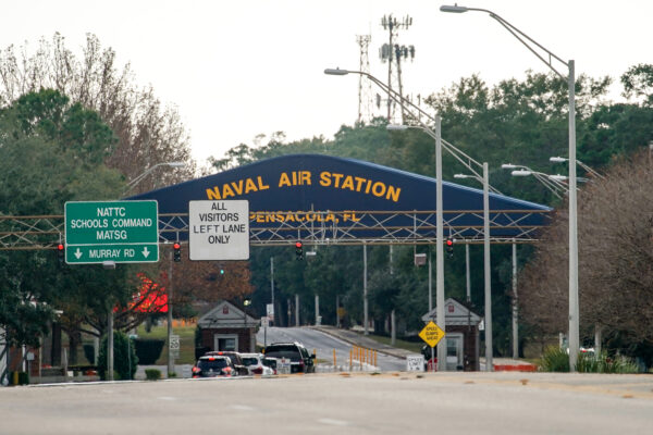Disparos en la Estación Aérea Naval de Pensacola dejan varios muertos y heridos Una vista general de la atmósfera en la Estación Aérea Naval de Pensacola en Pensacola, Florida, después de un tiroteo el 6 de diciembre de 2019. (Josh Brasted/Getty Images)