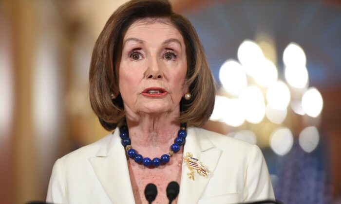 Presidente de la Cámara de Representantes, Nancy Pelosi (D-Calif.), habla en una conferencia de prensa en Washington el 5 de diciembre de 2019. (Saul Loeb / AFP a través de Getty Images) 