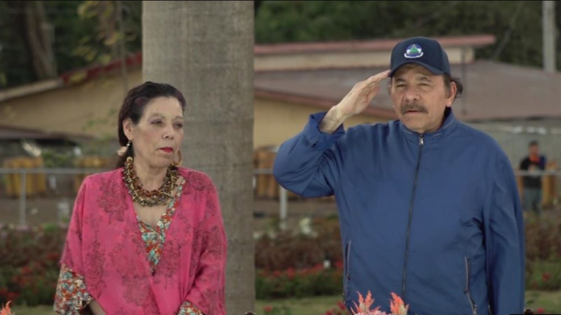 El líder de Nicaragua, Daniel Ortega, junto a su esposa, Rosario Murillo, en una imagen de archivo (Daliana Ocaña/VOA)