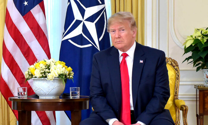 El presidente Donald Trump antes de la reunión de la OTAN en Watford, Inglaterra, el 3 de diciembre de 2019. (Folleto de la OTAN a través de Getty Images)