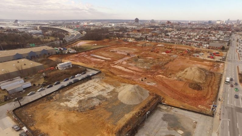 Proyecto de construcción del patio 56 en el este de Baltimore, Maryland. El sitio está ubicado en una de las 42 zonas de oportunidad en la ciudad de Baltimore. (Cortesía de MCB Real Estate)