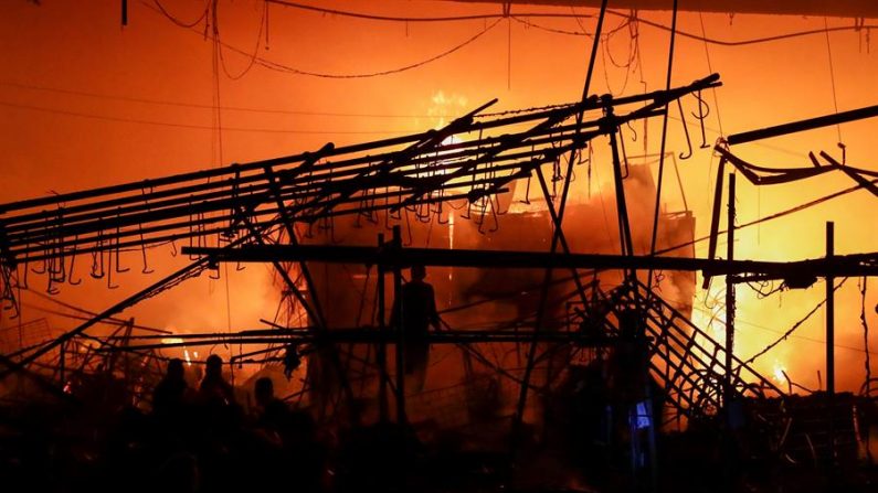 Vista general de los daños ocasionados por un incendio en el popular mercado de La Merced del centro de la Ciudad de México, (México), el 24 de diciembre de 2019. EFE/ Madla Hartz