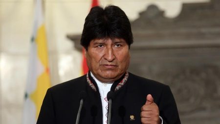 Un congreso extraordinario del MAS nombra a Evo Morales como jefe de campaña