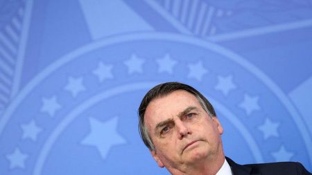 Bolsonaro concede indulto de Natal a policiais