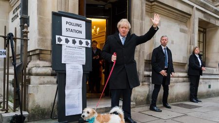 Boris Johnson garante que trabalhará ao lado da UE após o Brexit