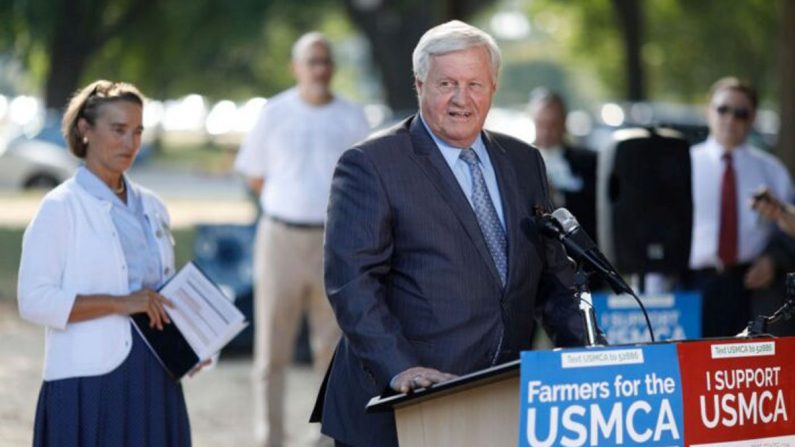 El presidente de la Comisión de Agricultura de la Cámara de Representantes, el representante Collin Peterson ( D-Minn.), pronuncia un discurso durante una manifestación en favor de la aprobación del acuerdo comercial USMCA, en Washington, el 12 de septiembre de 2019. (Tom Brenner/Getty Images)