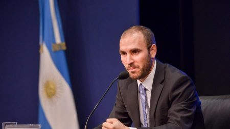 Novo governo da Argentina envia ao Congresso pacote para recuperar a economia