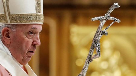 Papa ordena abolição do segredo pontifício para casos de abuso de menores