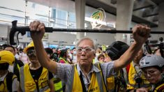 Adultos mayores brindan apoyo tras bastidores en las protestas de Hong Kong