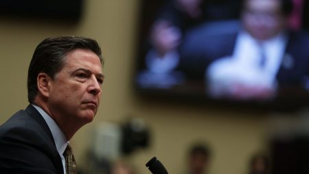 Votantes opinan que agentes del FBI que violaron la ley para bloquear a Trump deben ser castigados