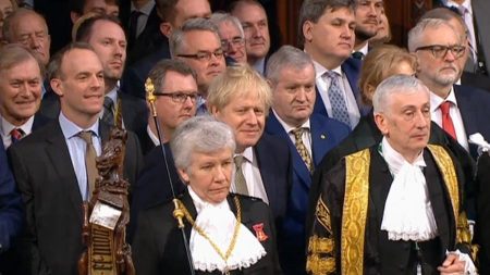 Johnson promete «nova era dourada» para o Reino Unido