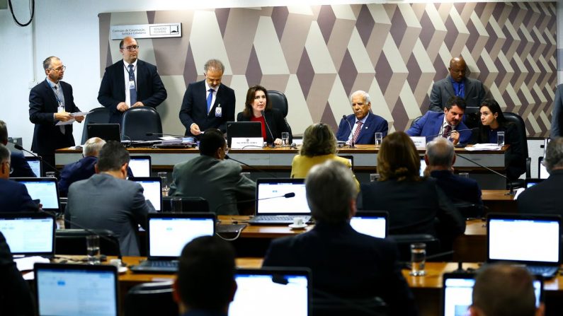 A CCj do Senado se reúne para votar o projeto de lei (PLS 166/2018) que altera o Código de Processo Penal para disciplinar a prisão após a condenação em segunda instância (Marcelo Camargo/Agência Brasil)