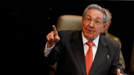 Líder comunista Raúl Castro confirma presença na posse de Alberto Fernández
