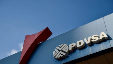 Depois de saquear PDVSA, Maduro planeja privatizar produção de petróleo