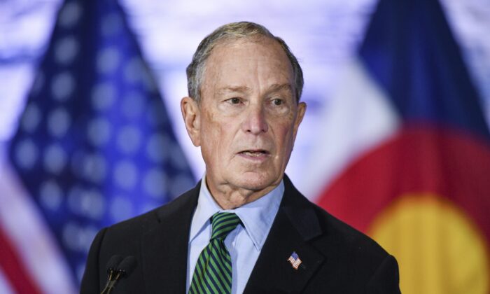 El candidato presidencial demócrata, Michael Bloomberg, exalcalde de la ciudad de Nueva York, habla durante un evento en Colorado, el 5 de diciembre de 2019. (Michael Ciaglo/Getty Images)