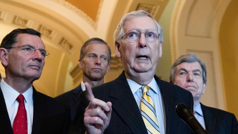El líder de la mayoría del Senado Mitch McConnell en el Capitolio de Washington el 14 de mayo de 2019. (Nicholas Kamm/AFP/Getty Images)