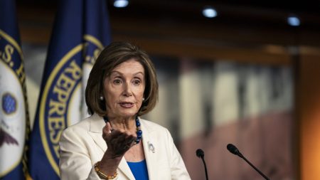 Pelosi pide al presidente del Comité Judicial de la Cámara que redacte artículos de impeachment