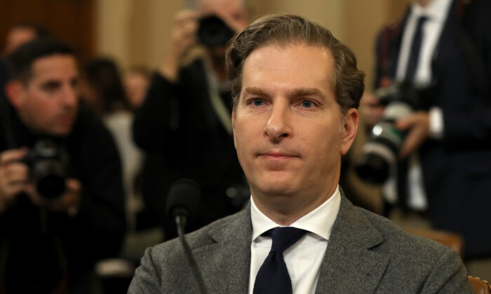 El erudito constitucional Noah Feldman de la Universidad de Harvard llega a testificar ante el Comité Judicial de la Cámara de Representantes en el edificio de oficinas de Longworth House en Capitol Hill en Washington el 4 de diciembre de 2019. (Chip Somodevilla / Getty Images)