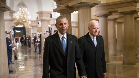 «Si él lo acepta»: Biden dice que está abierto a nominar a Obama para la Corte Suprema