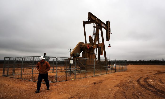 Un pozo de petróleo en Texas el 5 de febrero de 2015. (Imagen dearchivo de Spencer Platt / Getty Images)