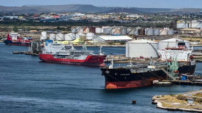 Foto de archivo de los buques petroleros de la empresa petrolera estatal venezolana PDVSA en Willemstad, Curazao, Antillas Holandesas, el 22 de febrero de 2019. (LUIS ACOSTA/AFP vía Getty Images)