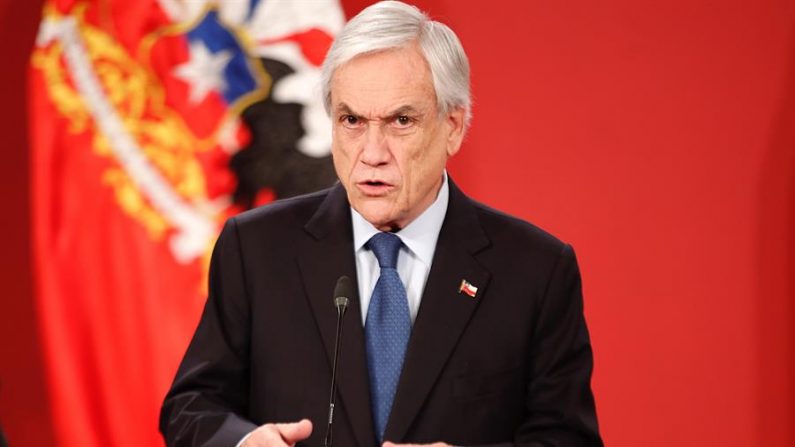 O presidente do Chile, Sebastian Piñera, oferece uma conferência de imprensa no âmbito do Dia dos Direitos Humanos em 10 de dezembro de 2019, no Palacio de La Moneda, em Santiago, Chile (EFE / Alberto Valdés)