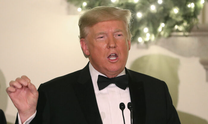 El presidente Donald Trump habla durante el Baile del Congreso en el Gran Vestíbulo de la Casa Blanca en Washington, el 12 de diciembre de 2019. (Mark Wilson/Getty Images)