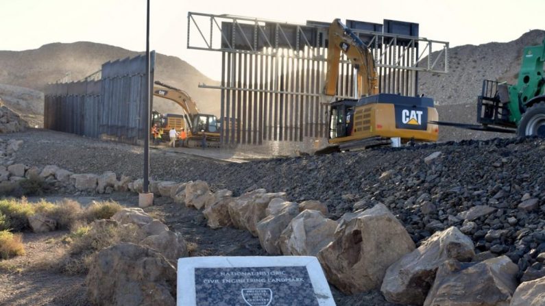 We Build the Wall está construyendo un nuevo muro fronterizo en el área metropolitana de El Paso el 24 de mayo de 2019. (Cortesía de We Build the Wall, Inc.)