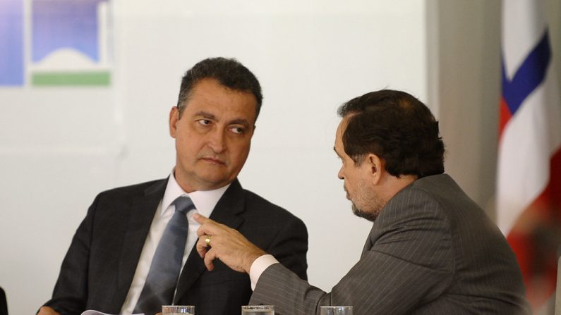 E/D: governador da Bahia, Rui Costa; senador Walter Pinheiro (PT-BA) (Marcos Oliveira/Agência Senado)