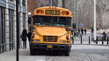 Alto funcionario de escuelas de Nueva York arrestado por denuncias de delitos sexuales contra niños