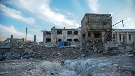 Ataques aéreos apoiados pela Rússia na Síria matam 8 civis, conforme ONG