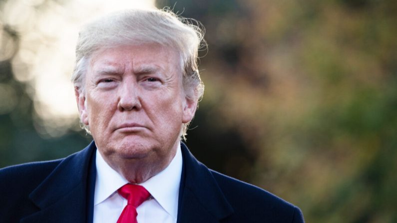 El presidente Donald Trump abandona la Casa Blanca en Washington para asistir a un acto de campaña en Kentucky, el 4 de noviembre de 2019. (Nicholas Kamm/AFP vía Getty Images)