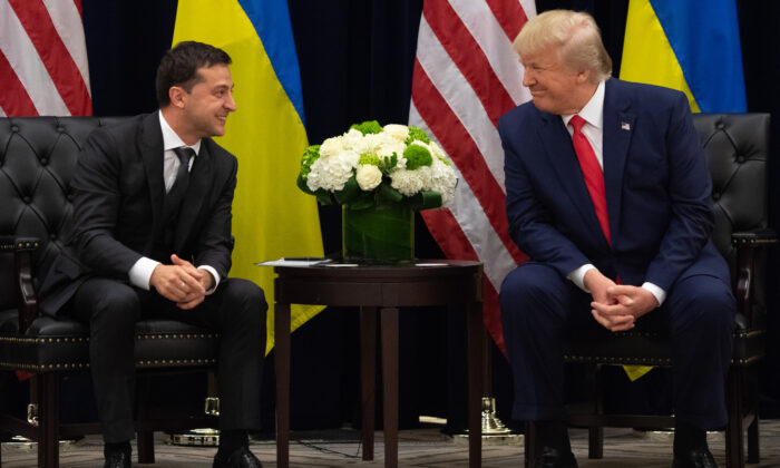 El presidente Donald Trump y el presidente ucraniano Volodymyr Zelensky