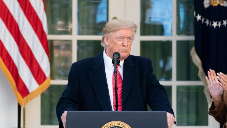 El presidente Donald Trump da un discurso antes de indultar al pavo "Butter", en el Jardín de las Rosas de la Casa Blanca el 26 de noviembre de 2019. (Andrea Hanks/Casa Blanca)