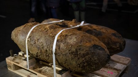 Expertos desactivan bomba de la Segunda Guerra Mundial en Colonia, Alemania