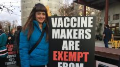 California revisa las exenciones médicas para vacunación en medio de protesta