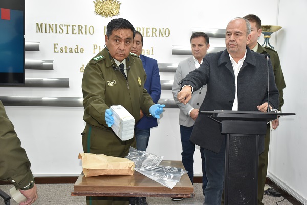 Paquete de USD 100,000 de PDVSA que iba a ser contrabandeado desde Bolivia a Argentina. (Ministerio de Gobierno de Bolivia) 