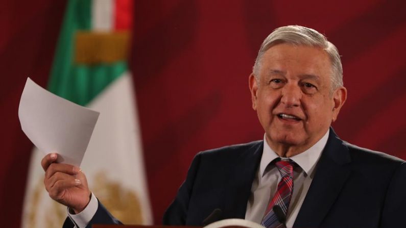 El presidente de México, Andrés Manuel López Obrador, ofrece una rueda de prensa matutina el 16 de enero de 2020, en el Palacio Nacional de Ciudad de México (México). EFE/ Mario Guzmán/Archivo