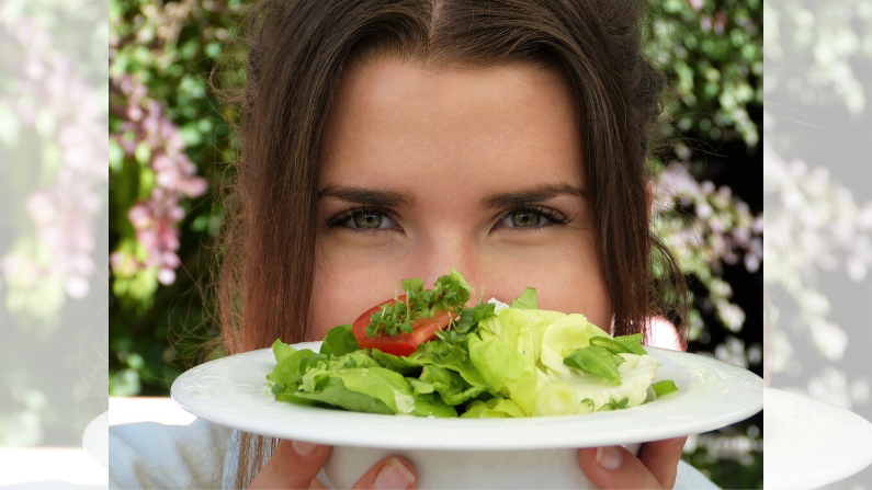 Algunos estudios tratan de descifrar si en verdad una dieta más saludable podría mejorar el estado de ánimo y la salud mental de las personas. (Silviarita/Pixabay)