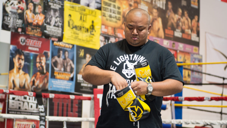 Ludan Taquiqui ofrece clases de boxeo gratuitas para jóvenes sin hogar y en riesgo en Las Vegas, Nevada. (Cortesía  Ron Poblete)