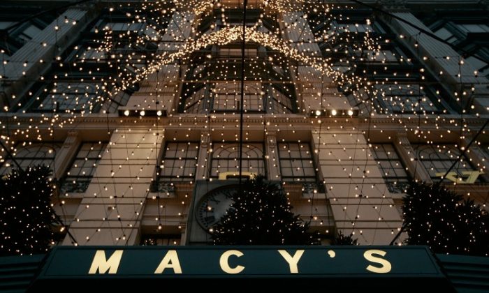 Los grandes almacenes Macy's del Midtown Manhattan con decoraciones navideñas en esta foto de archivo de 2009. (Chris Hondros / Getty Images)