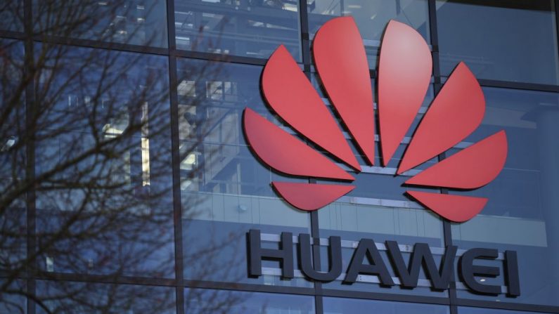 Una fotografía muestra el logotipo de la compañía china Huawei en sus oficinas principales del Reino Unido en Reading, al oeste de Londres, el 28 de enero de 2020. (DANIEL LEAL-OLIVAS / AFP / Getty Images)