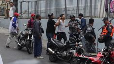 Civiles armados impiden el ingreso de opositores al Parlamento venezolano